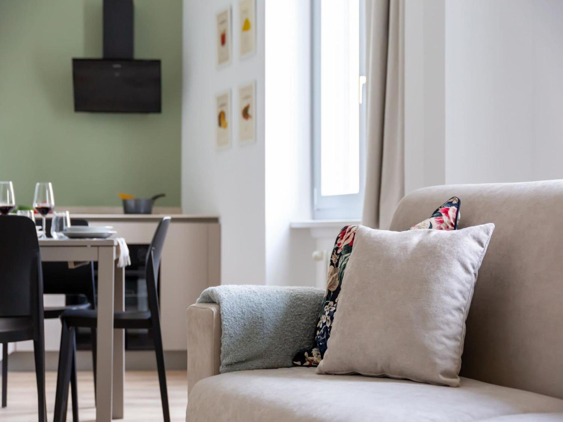 The Rent - Spacious And Renovated Two-bedroom Downtown Milán