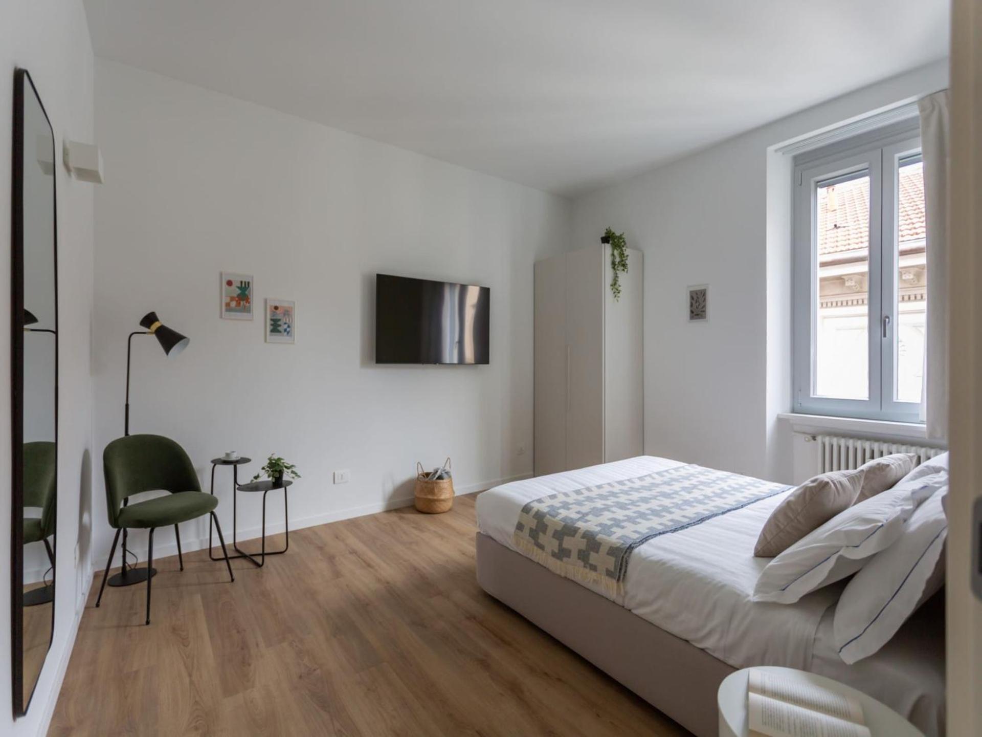 The Rent - Spacious And Renovated Two-bedroom Downtown Apartamento Milán